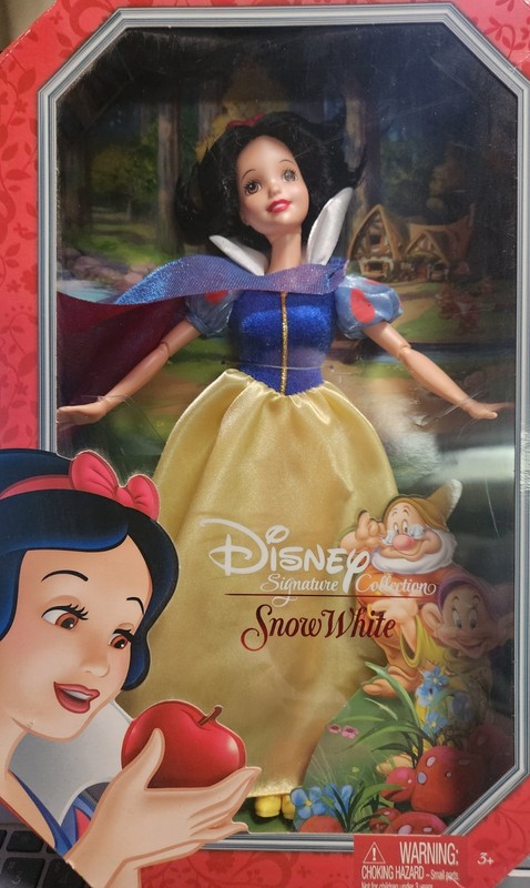 Disney Snow White and the Seven Dwarfs Doll Signature Collection Mattel 2013