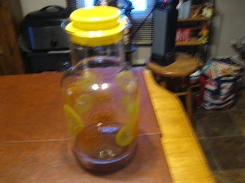 VTG Pyrex Lemonade Pitcher 2 Qt Clear Glass with Yellow Plastic Lid