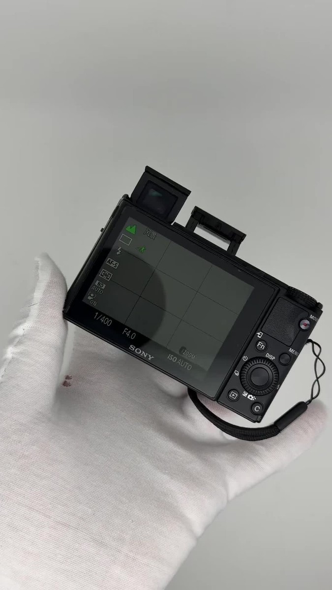 Sony DSC-RX100 III RX100M3 Digital Camera 20.1 MP Tiltable Screen
