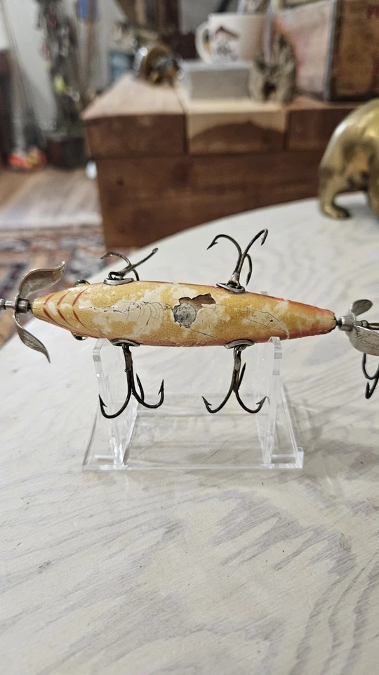 Vintage Heddon 150 Rainbow , Marked Props, 3 Gills. 1.2 Oz.Cup Hardware - Image 3 of 4