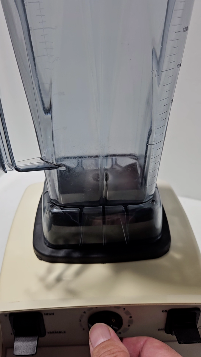 Vitamix 5000 Total Nutrition Center Blender VM0103 White Tested