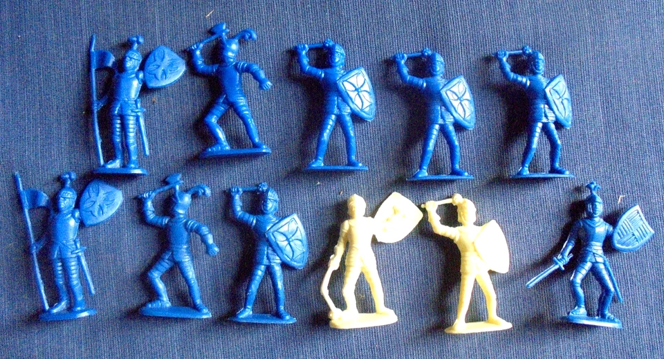 Collection of 11 Charbens knights- plastic 1/32 scale - image 2 of 4