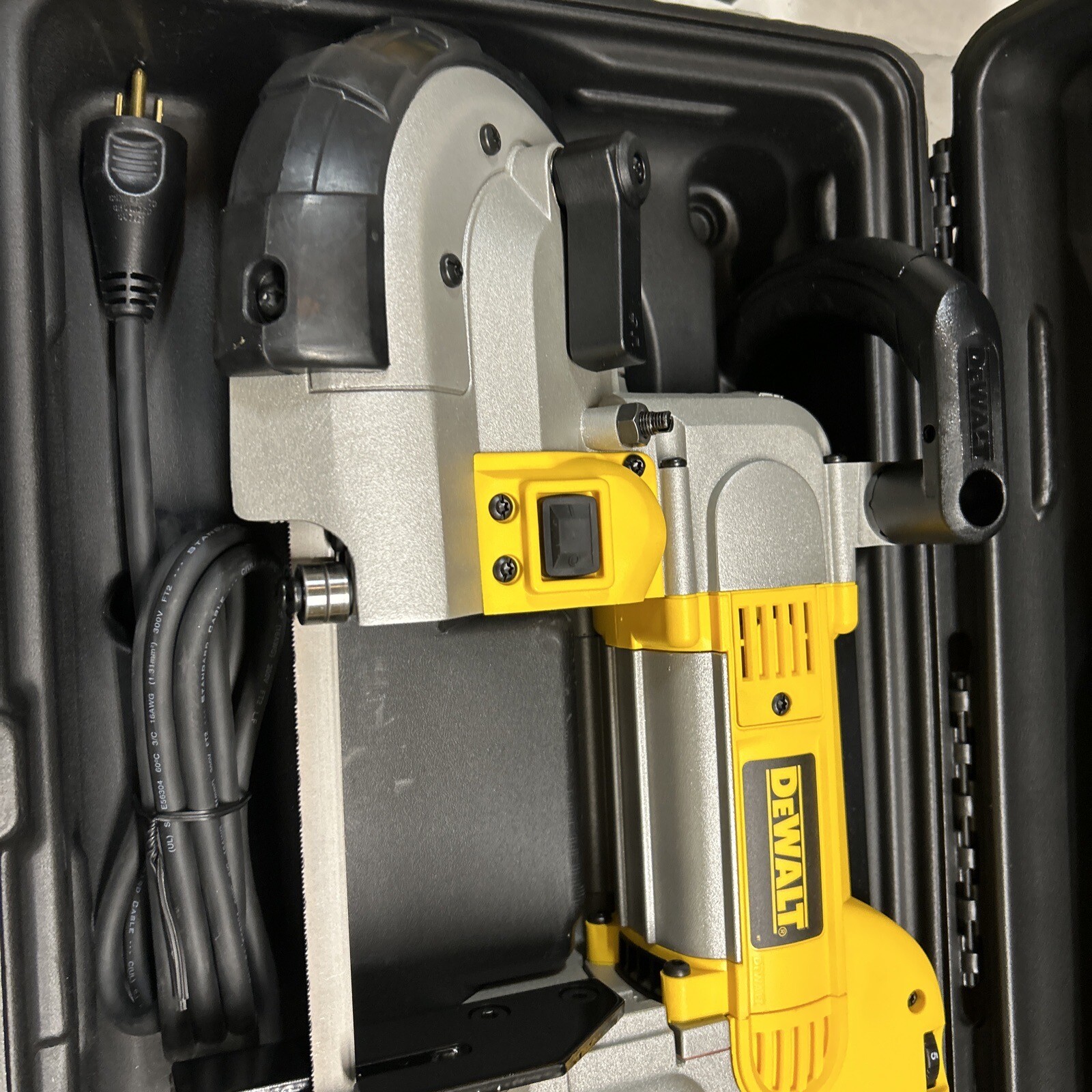 DEWALT Heavy Duty Deep Cut Portable Band Saw Kit DWM120K New974