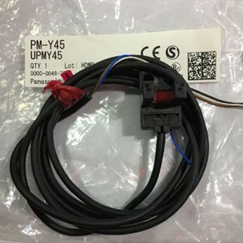1PCS New Panasonic PM-Y45 Photoelectric Sensor