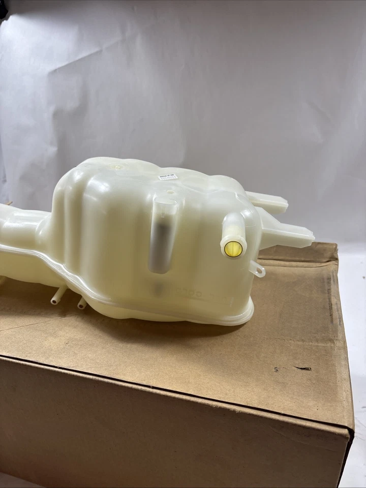 Tanque de recuperación de refrigerante de motor genuino OEM GM ACDelco 22639946 Foto 2 de 4