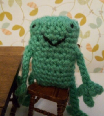 LEGGY FROSCH GRÜN GARN NEU GEHÄKELT 11'' mal 4''