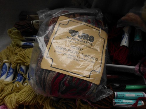 BIG JOB LOT TAPESTRY YARNS WOOL SKEINS MAINLY VINTAGE inc ROCHELLE DMC SPINNERIA - Picture 7 of 21