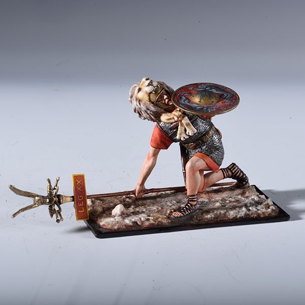 AeroArt St Petersburg Collection #RO28.1/1219 Aquilifer Kneeling w/Legion Emblem