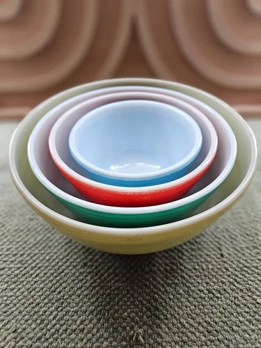 Vintage PYREX Primary Colors Nesting Mixing Bowls Set
