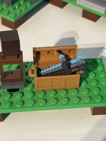 LEGO Minecraft: The Fortress 21127 Used 99.5% Complete set! and manuals