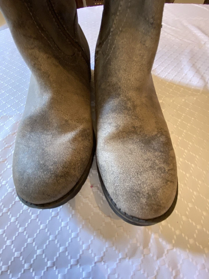 Botas de marea talladas con volantes talla 8,5 M Giles gris topo imitación cuero vaquero envejecido Foto 4 de 4