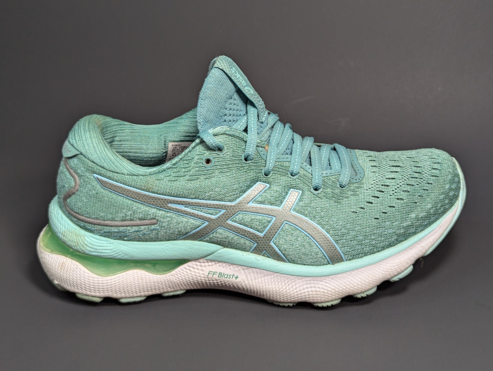Asics Gel Nimbus 24 1012B201 Running Shoes Sneakers Women's Size 6.5 Green