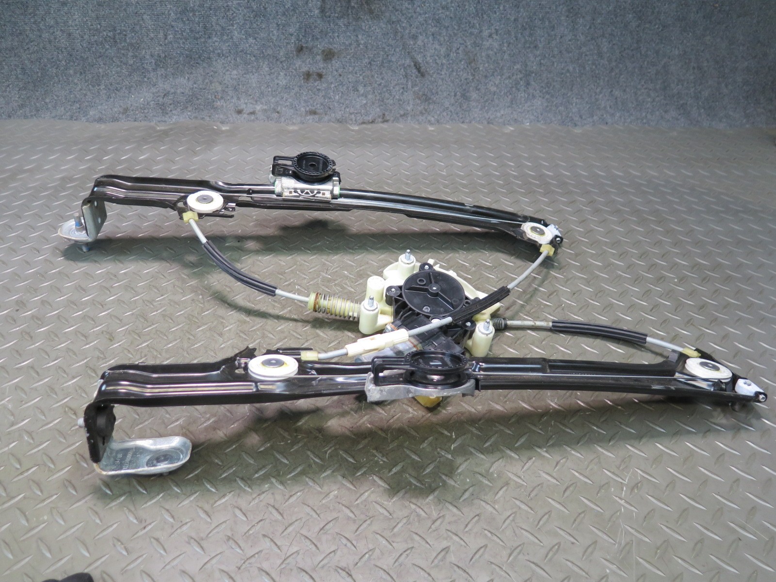 2017-2020 MASERATI LEVANTE M161 REAR LEFT DOOR WINDOW REGULATOR W MOTOR OEM