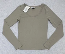 NWT Universal Thread Shirt Women’s Medium Sourdough Beige Rubbed Round Neck