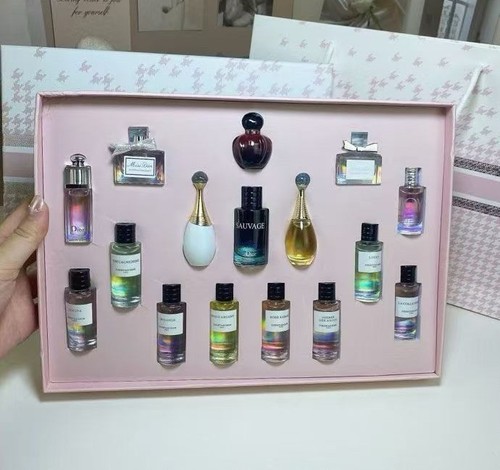 🔥 FREE SHIPPING🔥🔥Women’s 16-Piece Mini Perfume Gift Set
