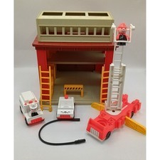 1979 FISHER PRICE 978 Play Family Fire Station Trucks Ladders Hose Plus