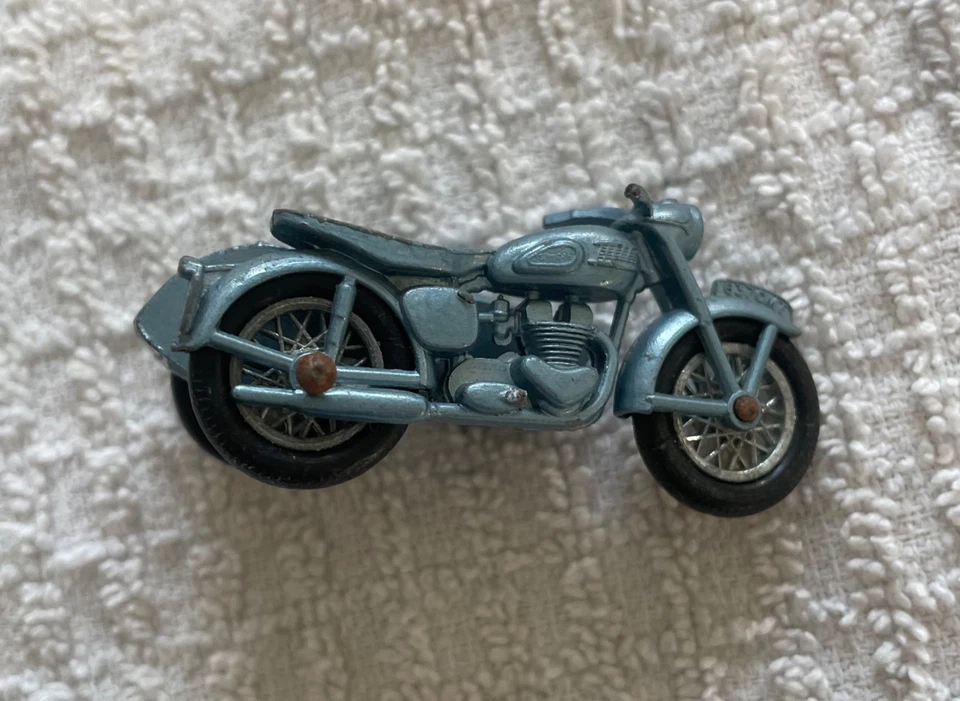 Vintage Matchbox Series Lesney No. 4 Triumph T110 Motorcycle Made in England - Image 4 of 4