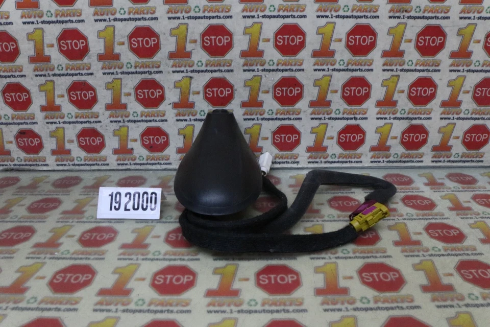 2016-2018 JEEP CHEROKEE ROOF MOUNTED RADIO SHARK FIN ANTENNA 05091874AA OEM - Image 4 of 4