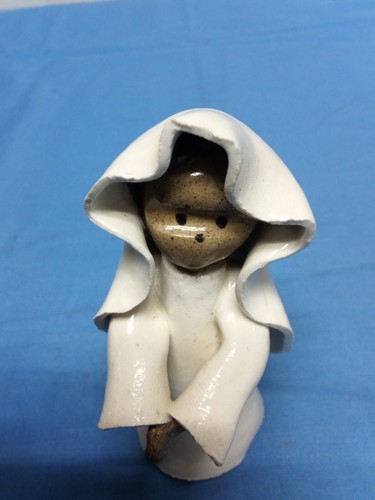 2 Nun figurine in Brown and White - Picture 5 of 10