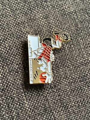 Pin's Club Sportif Vernaison 69 Football - Rare Et émaillé - Très Bon état