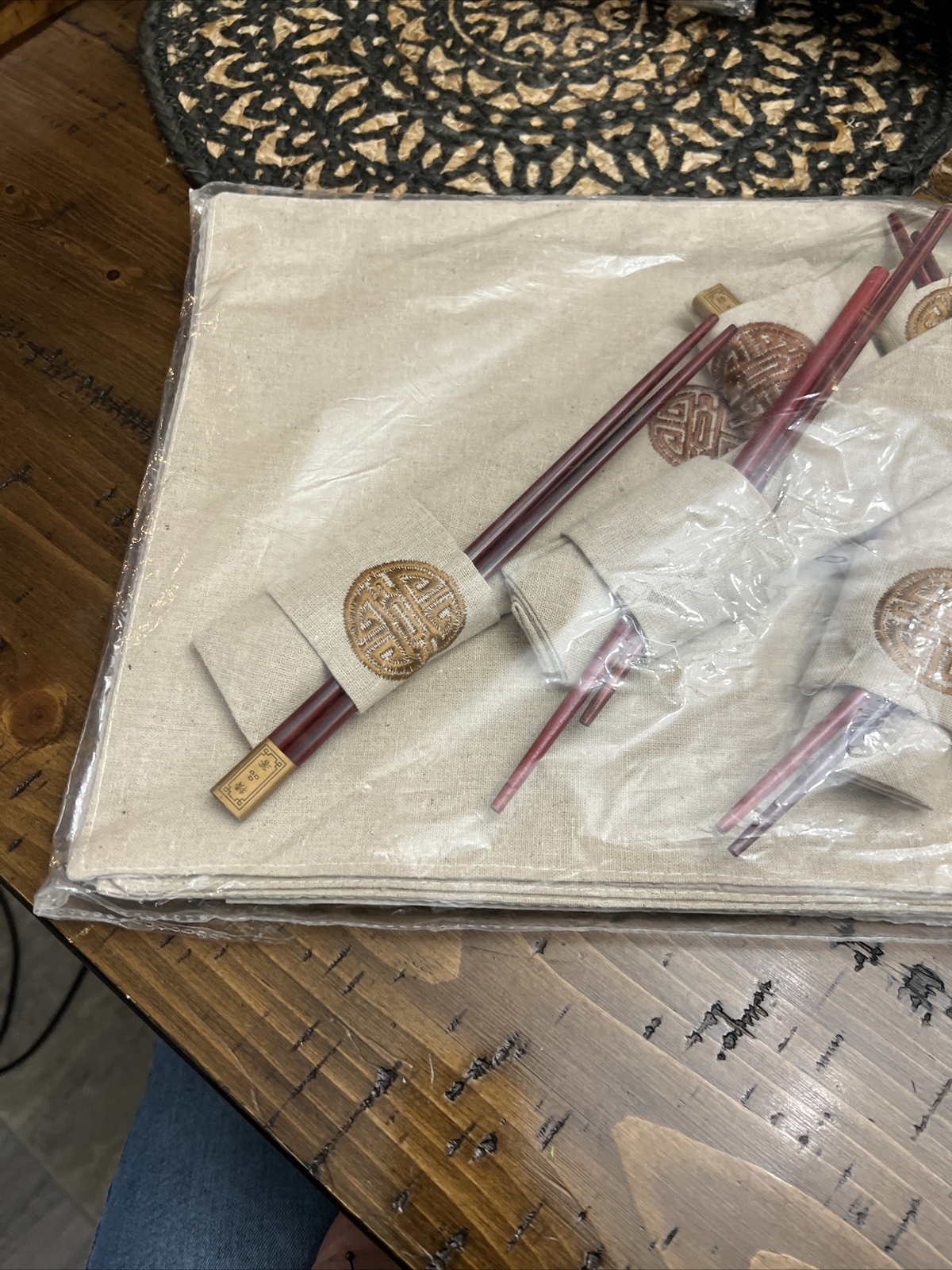 Beautiful set of Asian placemats with matching napkins new never used