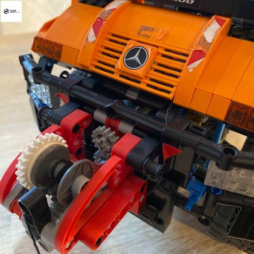 LEGO Technic Mercedes-Benz Unimog U 400 8110 In 2011 Used Retired - Picture 6 of 10