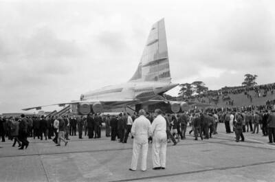 Concorde 002 the British assembled second of the Anglo French - 1968 Old Photo 4