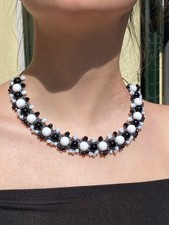 Collana uncinetto girocollo filo lurex e cristalli bianco/nero