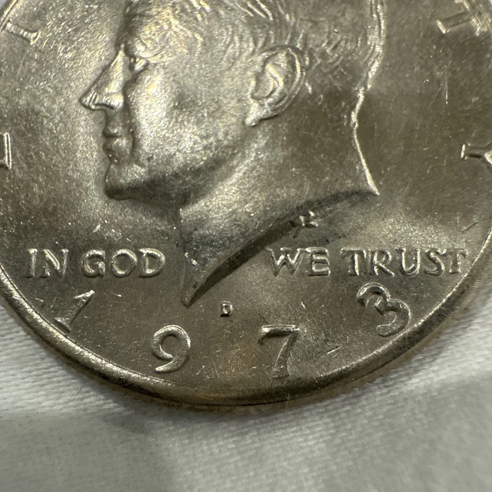 🔥 ULTRA RARO 1973 JFK Kennedy medio dólar marca “D” como nuevo - moneda Denver 🔥  Foto 2 de 4