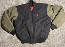 $275 Giacca Uomo NIKE Jordan Renegade Flight Bomber HQ2664 045 Nero Oliva Taglia M