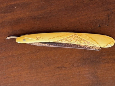 Vintage Rasiermesser  gelber Griff mit gravierter Blumenranke 1930