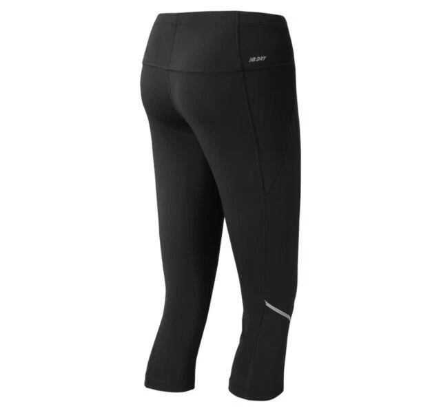 New Balance Women's Accelerate Capri leggings Black UK XS LN025 AA 05 - Image 4 of 4