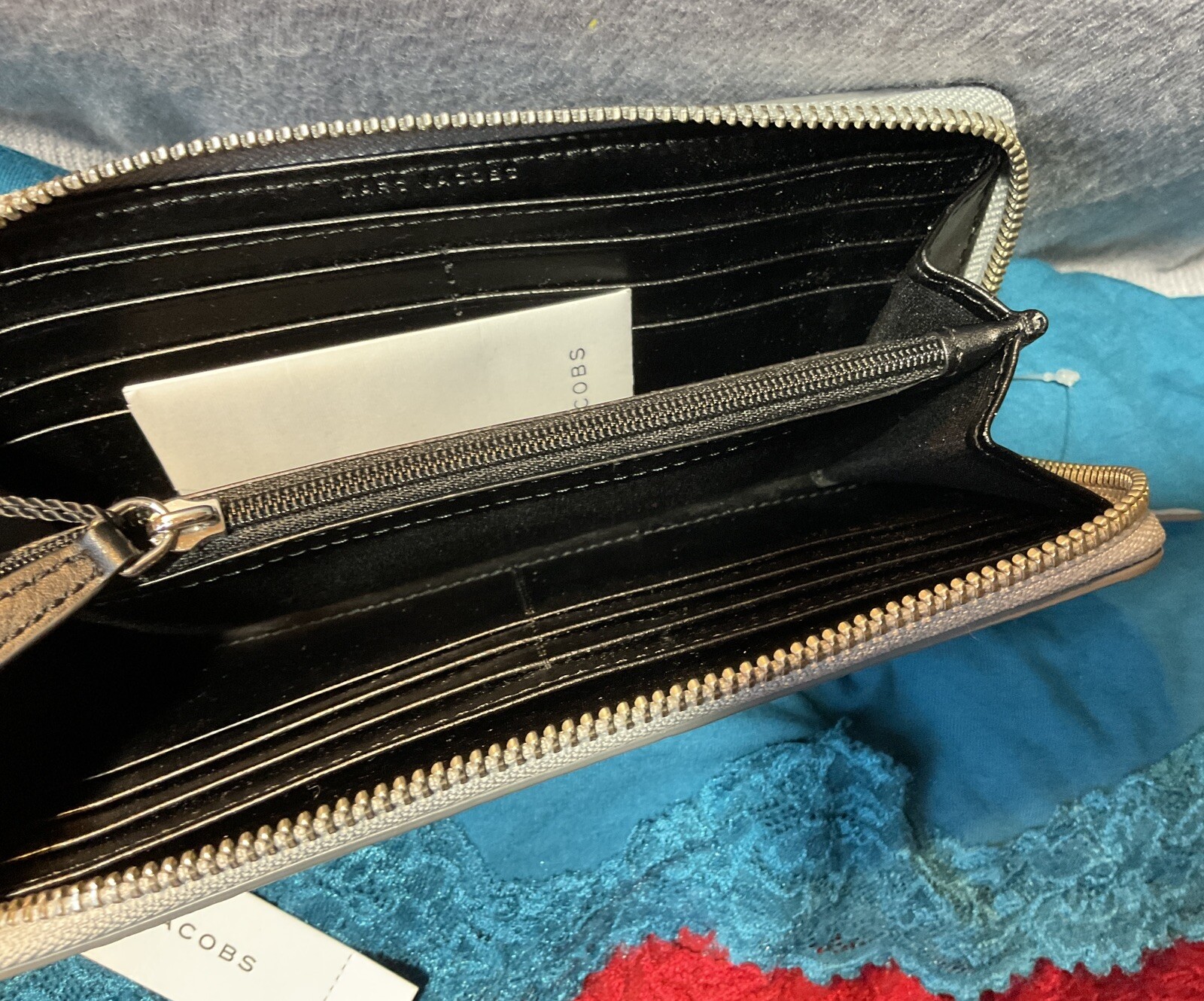 Marc Jacobs Light Grey Pebble Grain Leather Multi Function Zip Around Clutch — image 8