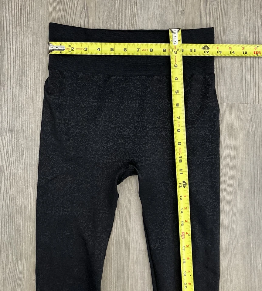 Leggings para mujer Maurices negros con patrón barroco forrados de vellón talla L/XL Foto 2 de 4
