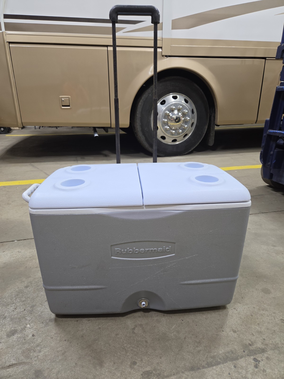 Gray White Split Lid Tow Handle