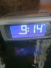 Brookstone 4511 TimeSmart Self Setting Digita...