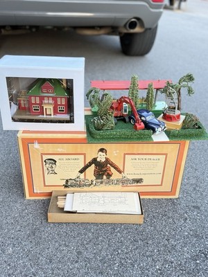 Lionel Corporation Suburban Home Plot with Villa + Lots Of Extras See Photos!