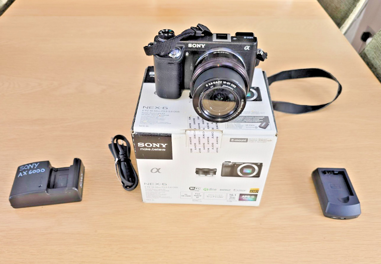 SONY NEX-6  16.1MP Digital-Camera & 16 to 50 mm Lens  Pristine condition