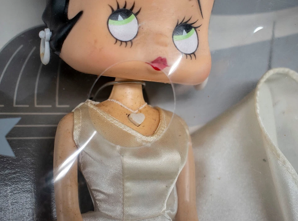 Muñeca parlante Betty Boop 12" vintage 1998 versión falda corta blanca Foto 2 de 4