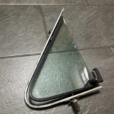 1980-1991 Ford F-150 (Bronco) RH vent glass (Carlite) F-250, F-350 wing window