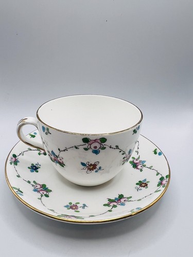 Vtg Crown Fine Bone China Roses Vines Tea Cup Saucer Staffordshire England - Picture 2 of 5