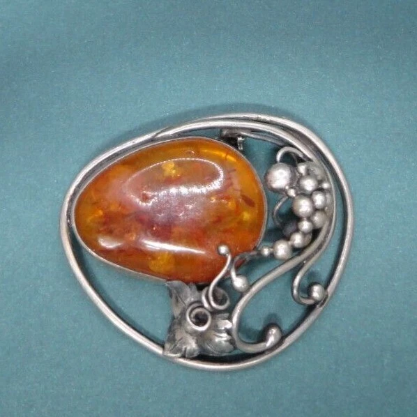 Broche prendedor vintage grande de plata esterlina modernista ámbar uvas y hojas
