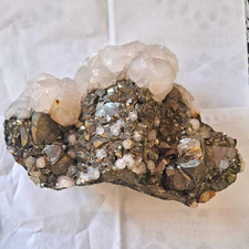 Pyrit mit Calcit – Trepča-Mine, Stari Trg, Kosovo