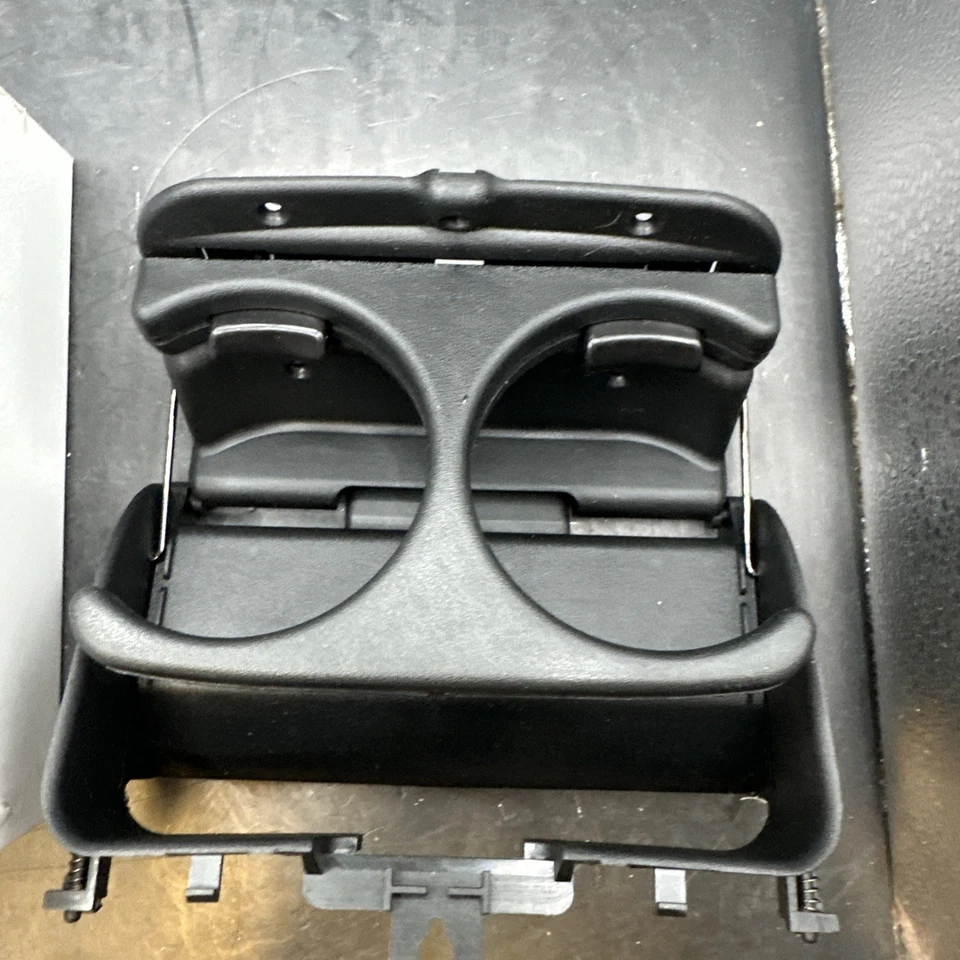 Porta-copo URO GNA7692AB para Jaguar Vanden Plas XJ6 XJ8 XJR XK8 XJRS XJ12 - Imagem 2 de 3