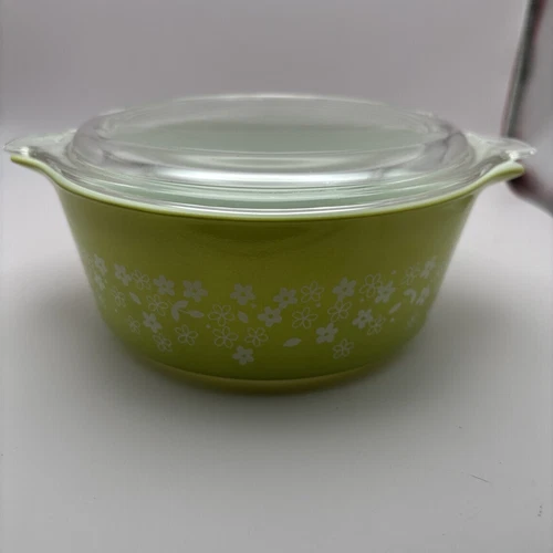 Vtg Pyrex Spring Blossom Crazy Daisy Light Green Casserole Dish with lid #472 B