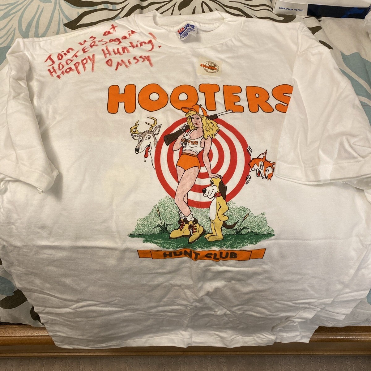 Vintage Hooters Waitress Signed T Shirt Large New Fargo