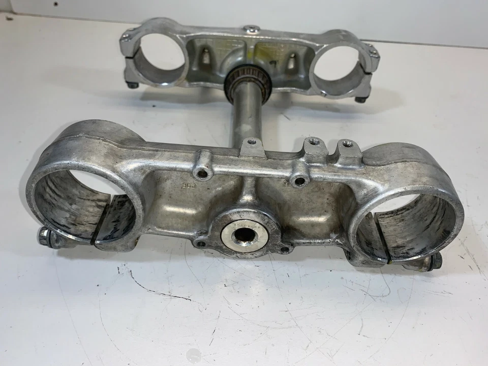 1994 92-96 Suzuki RM250 FABRICANTE DE EQUIPAMENTO ORIGINAL TRIPLO ÁRVORE HASTE BRAÇADEIRA COROA SOB - Imagem 3 de 4