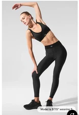 Alo yoga. AIRLIFT HIGH-WAIST 7/8 LINE UP Black  Size Available XXS