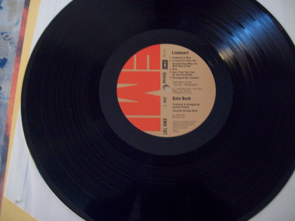 KATE BUSH - LIONHEART -VINYL -L.P. - 12" -VG+/VG - Image 4 of 4