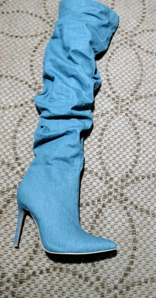Botas Cape Robbin azul claro denim salto agulha biqueira pontiaguda coxa alta tamanho 10 - Imagem 3 de 4